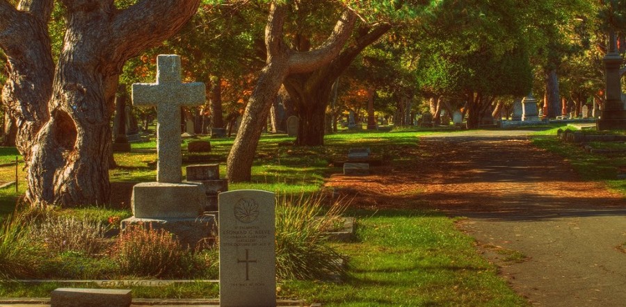 Ross Bay Cemetery. Original photo courtesy of Randy Hall. Retrieved 30 March 2014 from http://www.panoramio.com/photo/61755969.