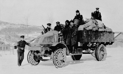 Personnel of the Canadian Siberian Expeditionary Force with truck. | Source: Library and Archives Canada, Raymond Gibson Collection, C-091749