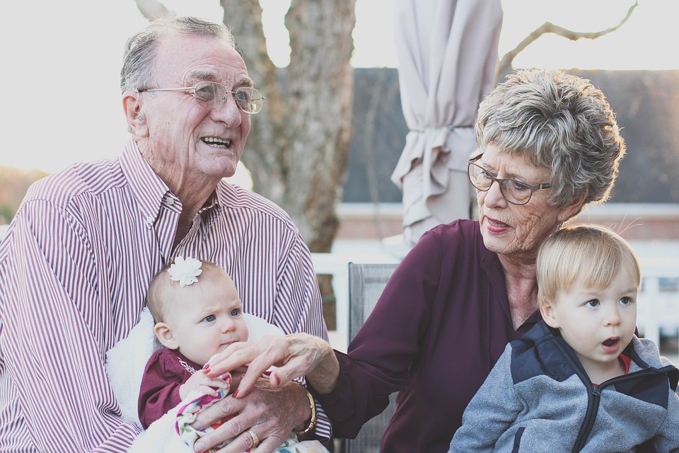 14 Signs Your Elderly Parents May Need Help